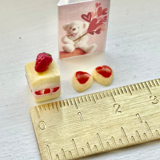 Petite Strawberry Shortcake Valentine Set