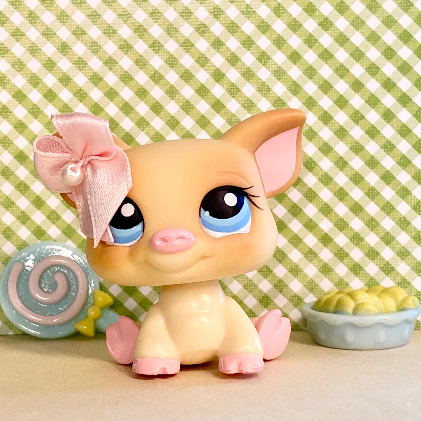 Authentic Vintage Littlest Pet Shop Pig No. 266