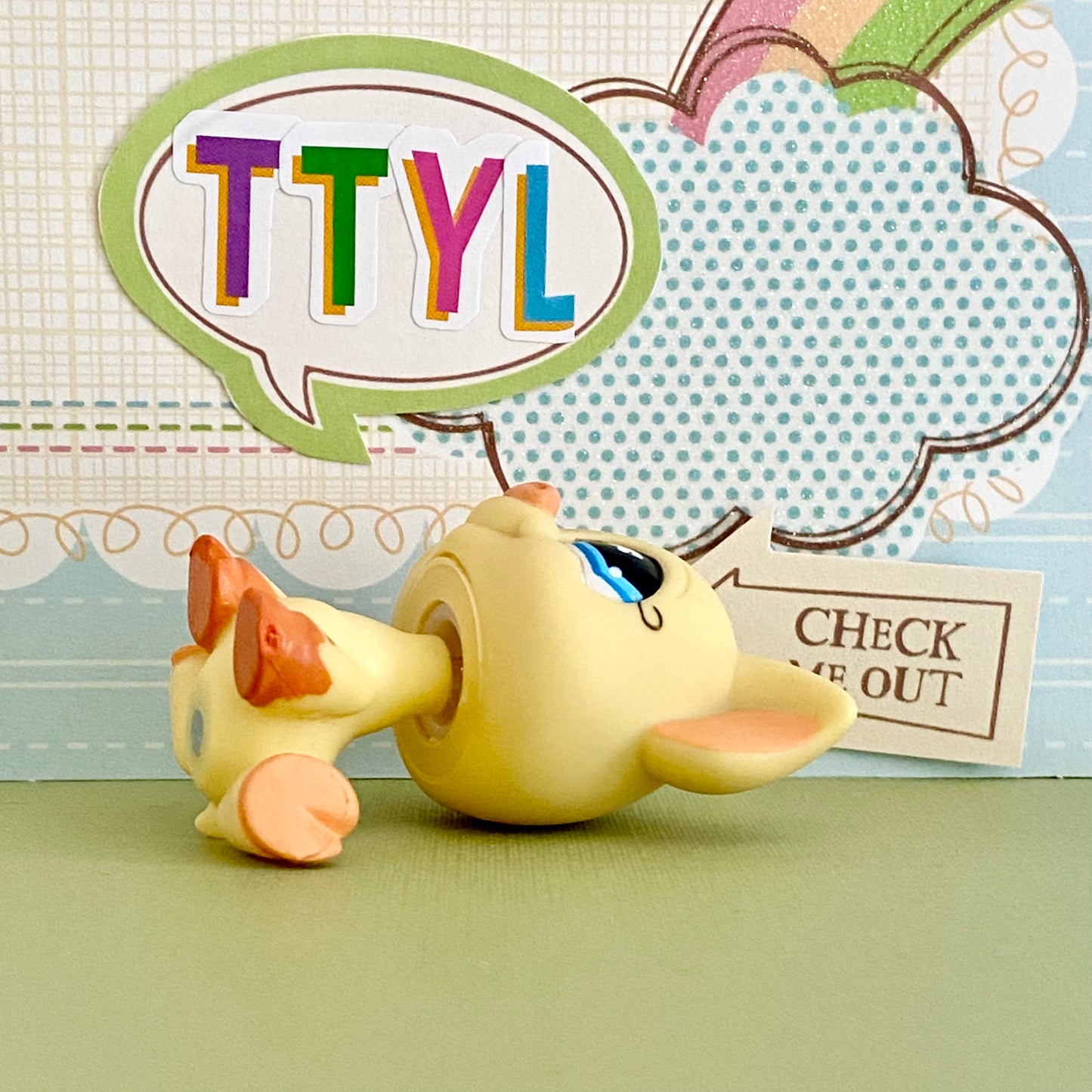 Vintage Authentic Littlest Pet Shop Pig 475 Petting Zoo Yellow Flower Mud
