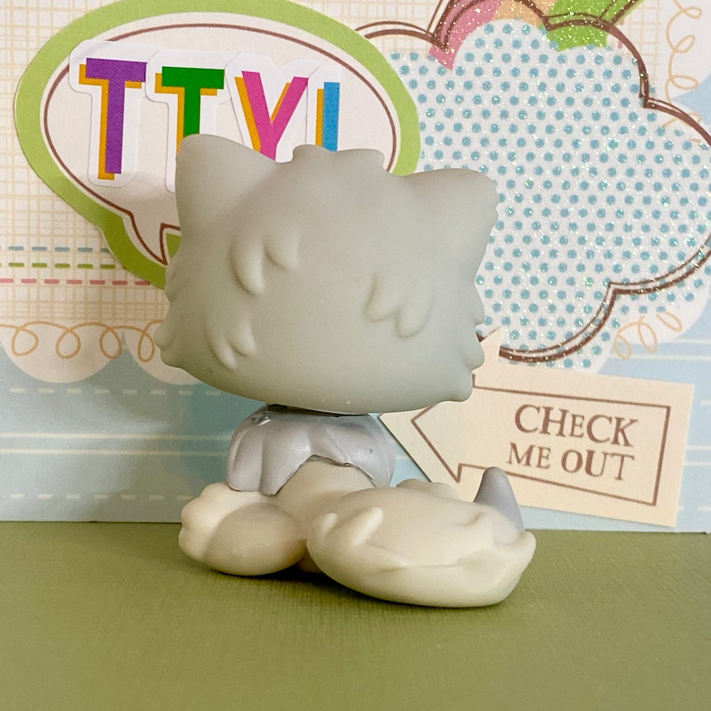 Vintage Authentic Littlest Pet Shop Persian Cat 609 Grey Purple Flower