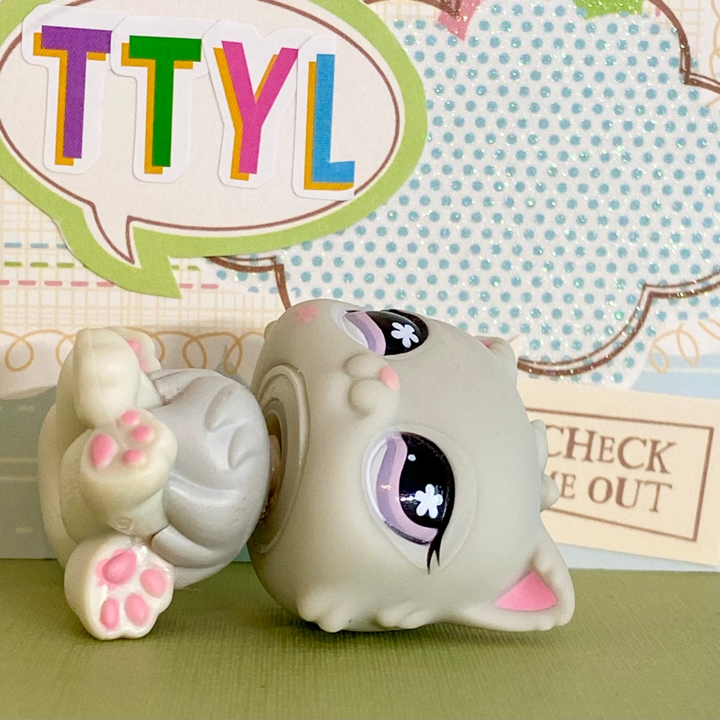 Vintage Authentic Littlest Pet Shop Persian Cat 609 Grey Purple Flower