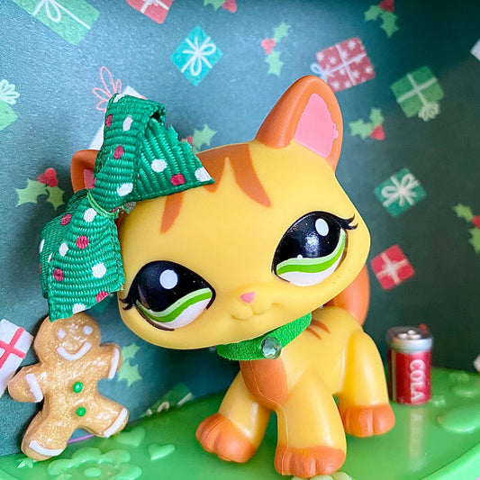 Vintage Authentic Littlest Pet Shop Cat 1137 Outdoor Adventure Yellow Green