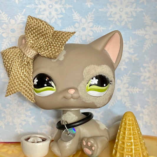 Vintage Authentic Littlest Pet Shop Shorthair Cat 467 Grey Green Flocked Flower