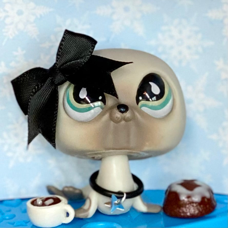 Vintage Authentic Littlest Pet Shop Seal 637 Glass Aqua Collectible