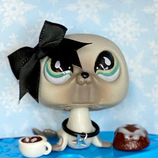 Vintage Authentic Littlest Pet Shop Seal 637 Glass Aqua Collectible