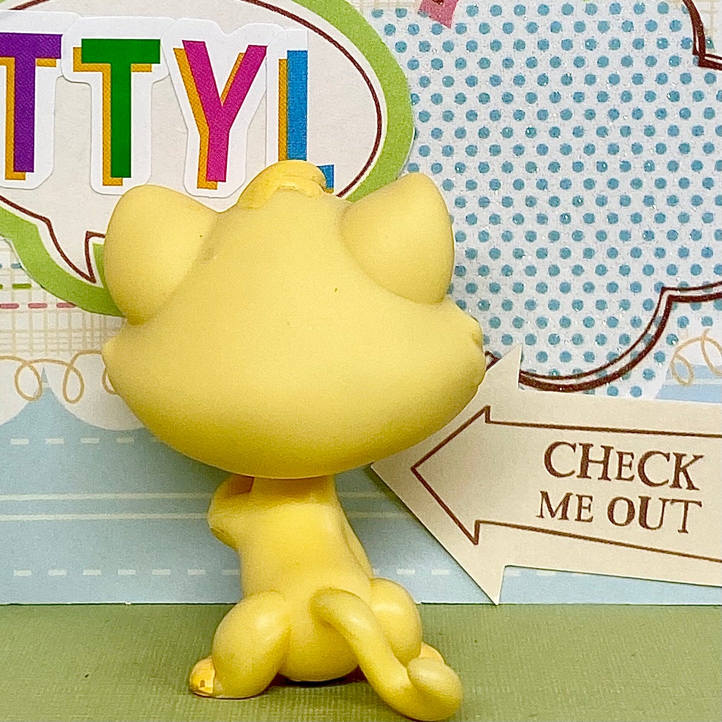 Vintage Authentic Littlest Pet Shop LPS Cat Kitten 1035 Happiest Blue Yellow