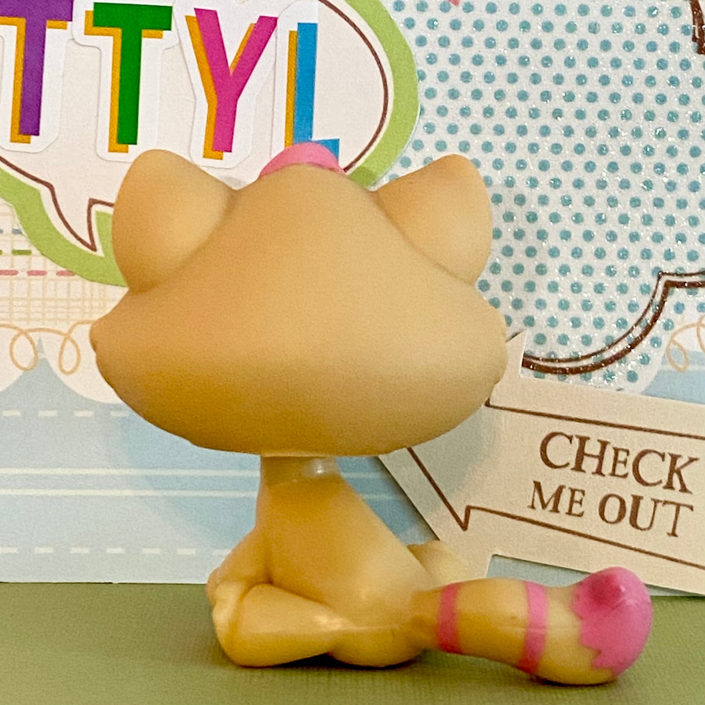 Vintage Authentic Littlest Pet Shop Cat Kitten 552 Green Pink Yellow Heart Valentine