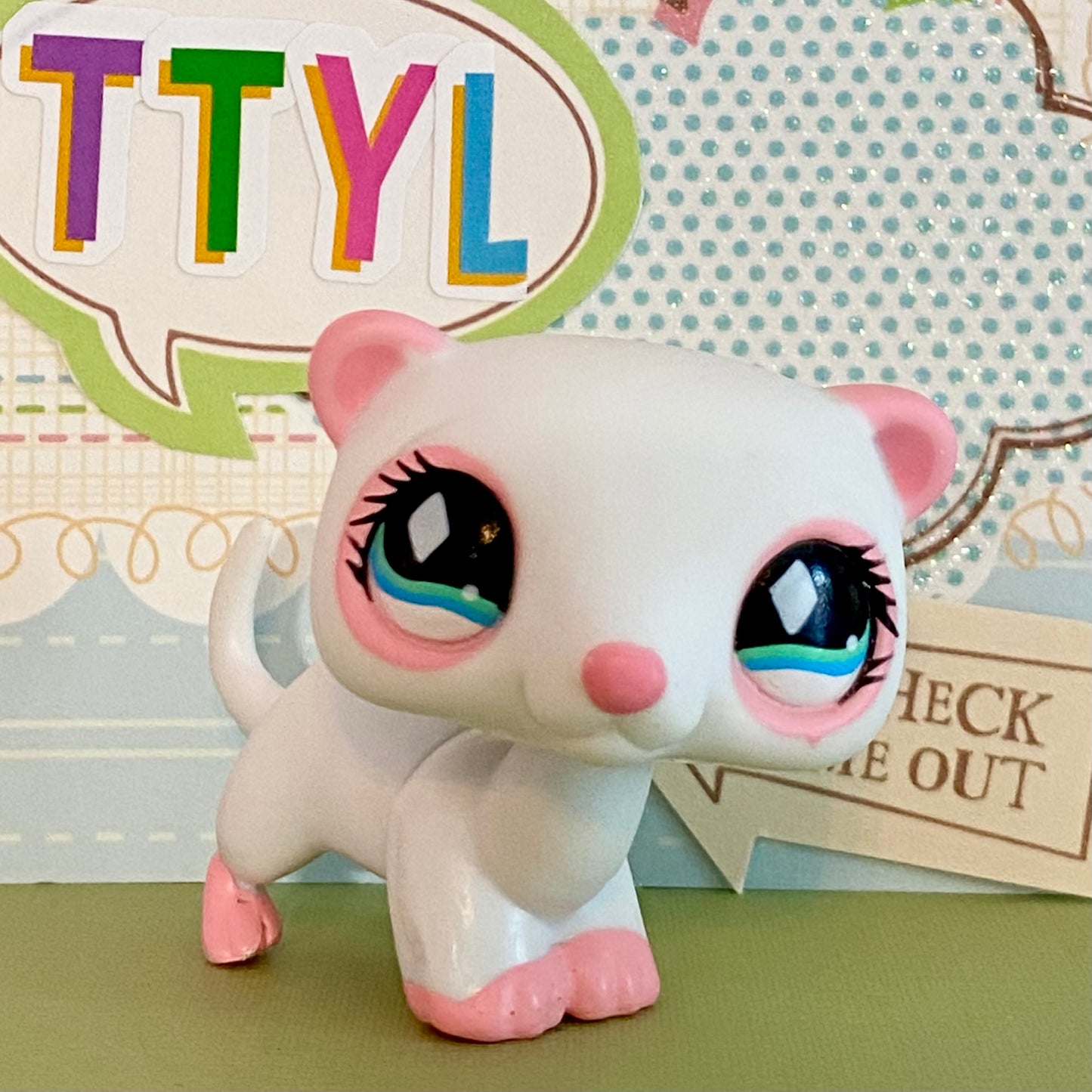 Vintage Authentic Littlest Pet Shop Ferret 520 Diamond Birthday Celebration White Aqua