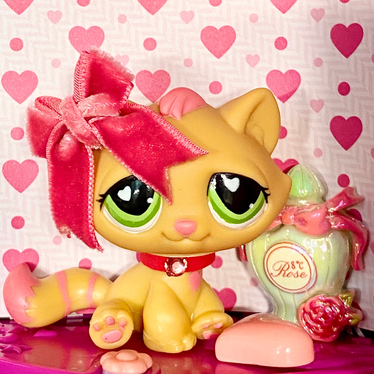 Vintage Authentic Littlest Pet Shop Cat Kitten 552 Green Pink Yellow Heart Valentine