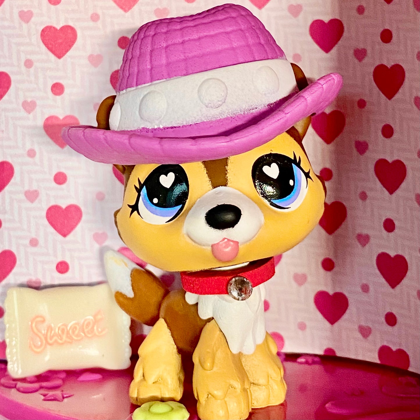 Authentic Littlest Pet Shop Dog Husky G7-178 No Nook Hat Boutique Brown Heart Blue
