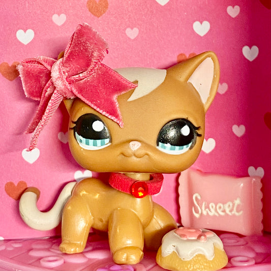 Vintage Authentic Littlest Pet Shop Shorthair Cat 1170 Carry Case White Bangs Brown