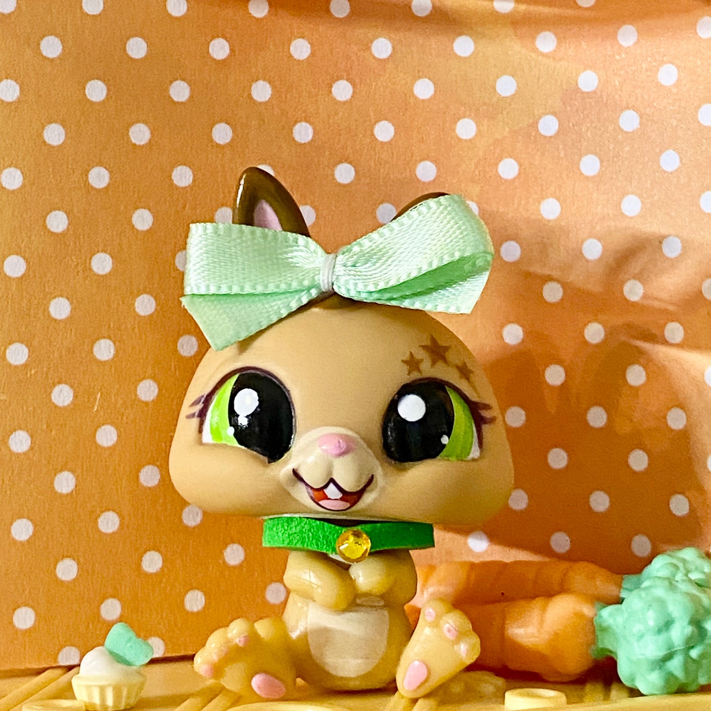 Vintage Authentic Littlest Pet Shop LPS Rabbit 1497 Brown Green Stars LPSO