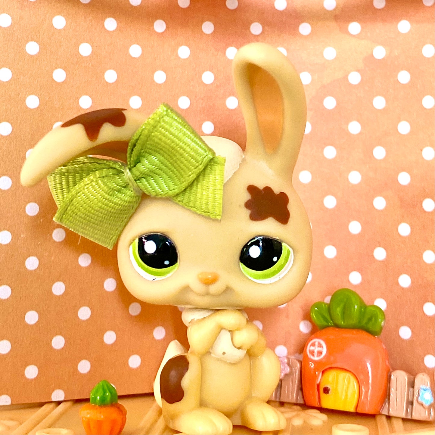 Vintage Authentic Littlest Pet LPS Rabbit 972 Portable Mud Green