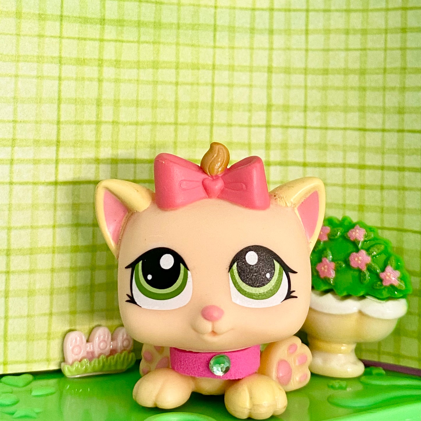 Vintage Authentic Littlest Pet Shop LPS Cat Kitten 1336 Petriplets Green Pink